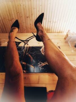 Public Photo of GOLD_MILF