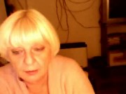 DONNA MATURA CON TETTE ESPOSTE