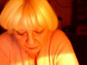 DONNA PORCELLA CHE SI MASTURBA