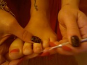 pedicure e cambio smalto ai piedini